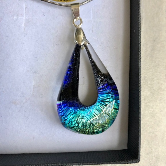 Beautiful Blue Necklace - NEW! - Picture 5 of 5